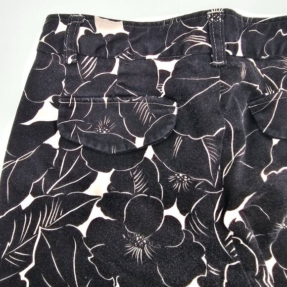 Women's Floral Print Bermuda Shorts | FMX Design Studio | Size 3 - Picture 9 of 12